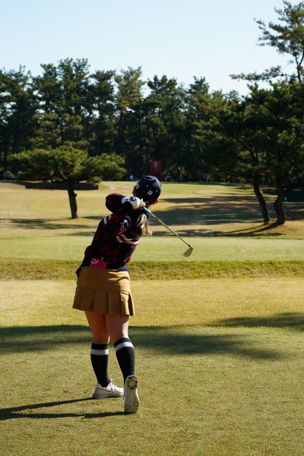 吉田優利のアイアンスイング（ティーショット）連続写真【2021年JLPGAツアーチャンピオンシップリコーカップ】