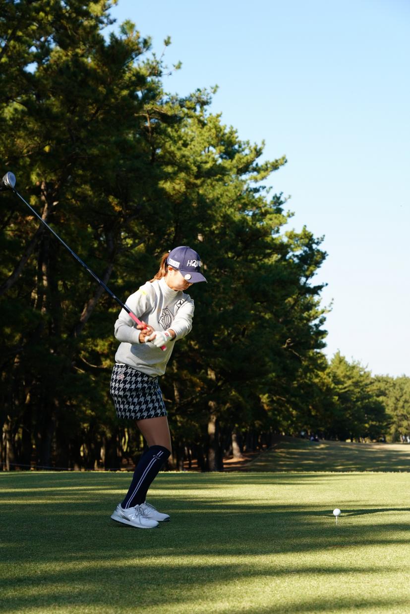 金澤志奈のドライバースイング（後方）連続写真【2021年JLPGAツアーチャンピオンシップリコーカップ】