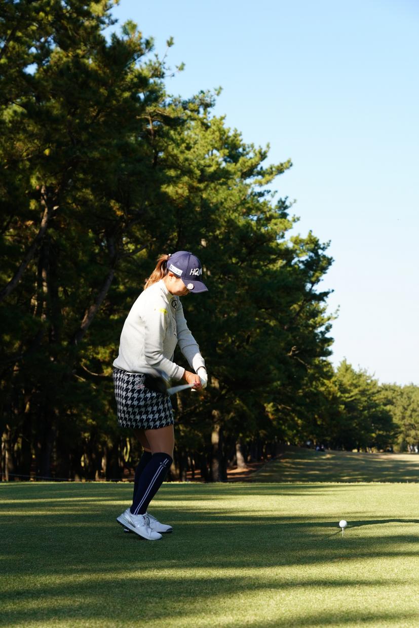 金澤志奈のドライバースイング（後方）連続写真【2021年JLPGAツアーチャンピオンシップリコーカップ】