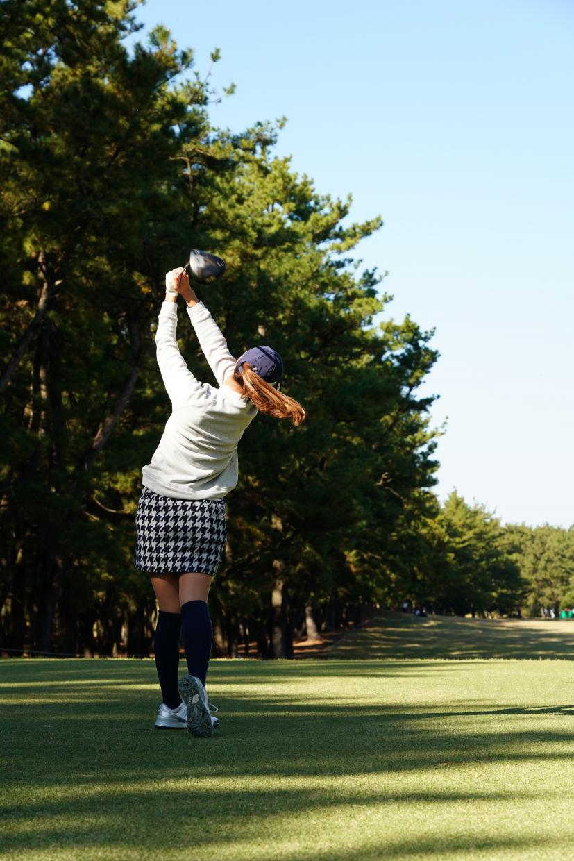 金澤志奈のドライバースイング（後方）連続写真【2021年JLPGAツアーチャンピオンシップリコーカップ】
