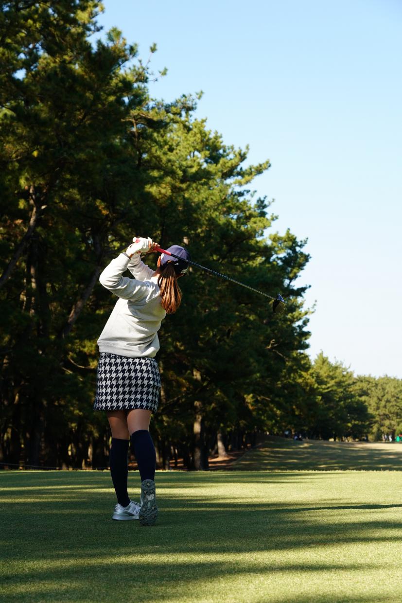 金澤志奈のドライバースイング（後方）連続写真【2021年JLPGAツアーチャンピオンシップリコーカップ】