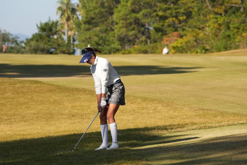 原英莉花のアイアンスイング（ラフからのアプローチ）連続写真【2021年JLPGAツアーチャンピオンシップリコーカップ】