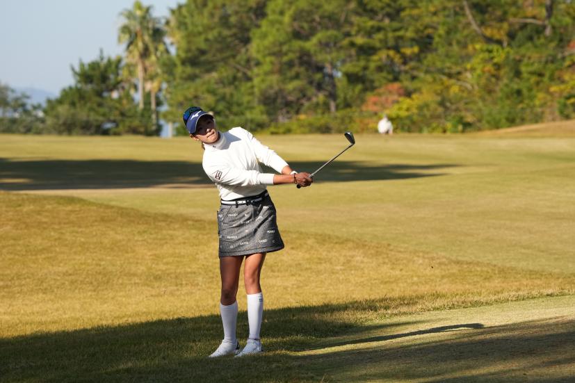 原英莉花のアイアンスイング（ラフからのアプローチ）連続写真【2021年JLPGAツアーチャンピオンシップリコーカップ】