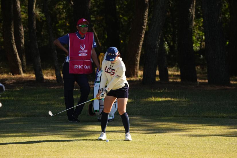 小祝さくらのアイアンスイング（前方）連続写真【2021年JLPGAツアーチャンピオンシップリコーカップ】