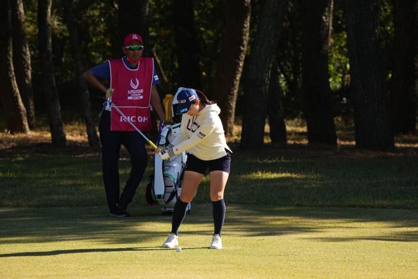 小祝さくらのアイアンスイング（前方）連続写真【2021年JLPGAツアーチャンピオンシップリコーカップ】