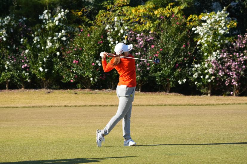 稲見萌寧のフェアウェイウッドスイング（前方）連続写真【2021年JLPGAツアーチャンピオンシップリコーカップ】