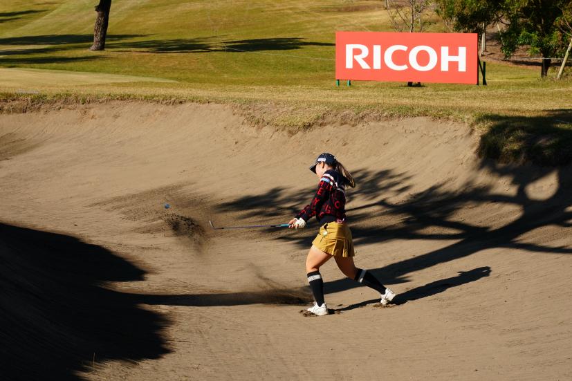 吉田優利のウェッジスイング（バンカーショット）連続写真【2021年JLPGAツアーチャンピオンシップリコーカップ】