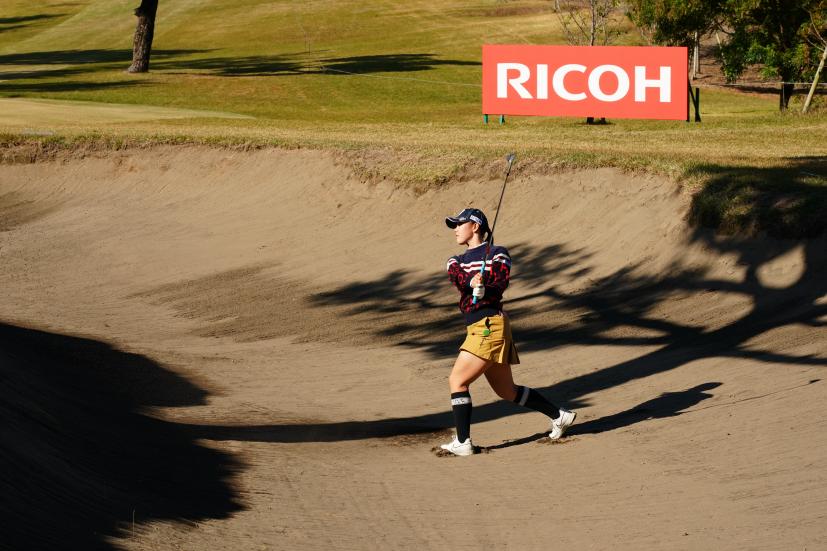 吉田優利のウェッジスイング（バンカーショット）連続写真【2021年JLPGAツアーチャンピオンシップリコーカップ】