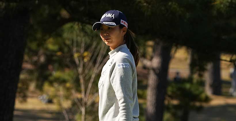 金澤志奈のパッティングストローク(カラーから・前方)連続写真【2021年JLPGAツアーチャンピオンシップリコーカップ】