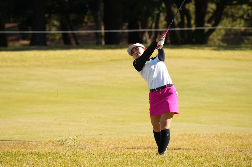 古江彩佳のアイアンスイング（ラフ）連続写真【2021年JLPGAツアーチャンピオンシップリコーカップ】