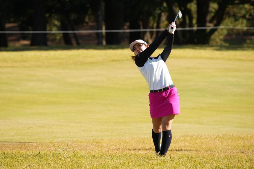 古江彩佳のアイアンスイング（ラフ）連続写真【2021年JLPGAツアーチャンピオンシップリコーカップ】