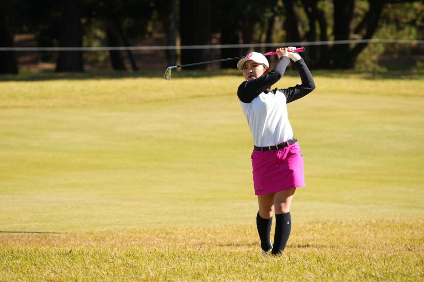 古江彩佳のアイアンスイング（ラフ）連続写真【2021年JLPGAツアーチャンピオンシップリコーカップ】