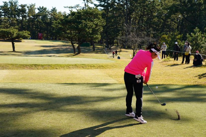 サイ・ペイインのユーティリティスイング（ティーショット）連続写真【2021年JLPGAツアーチャンピオンシップリコーカップ】