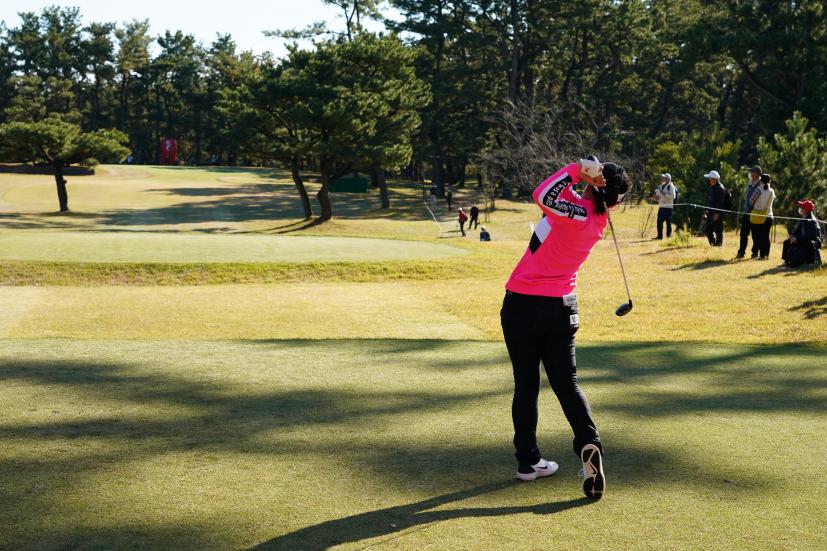 サイ・ペイインのユーティリティスイング（ティーショット）連続写真【2021年JLPGAツアーチャンピオンシップリコーカップ】