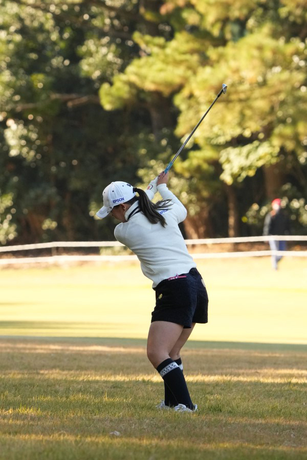 吉田優利のウェッジスイング（ラフ）連続写真【2021年JLPGAツアーチャンピオンシップリコーカップ】