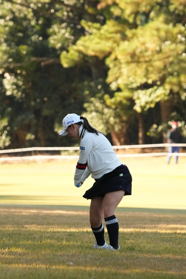 吉田優利のウェッジスイング（ラフ）連続写真【2021年JLPGAツアーチャンピオンシップリコーカップ】