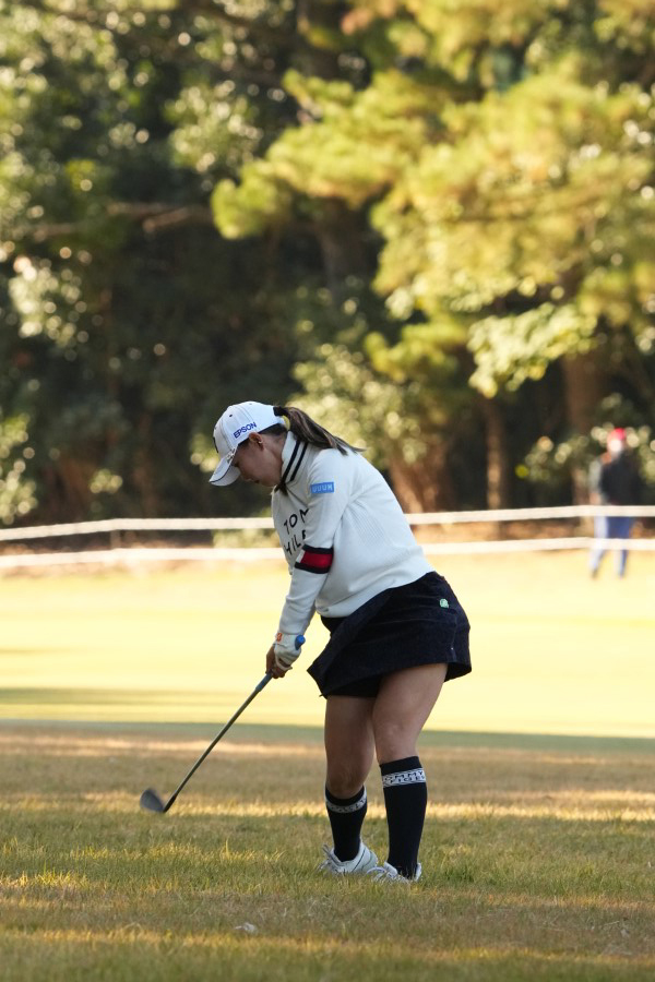 吉田優利のウェッジスイング（ラフ）連続写真【2021年JLPGAツアーチャンピオンシップリコーカップ】