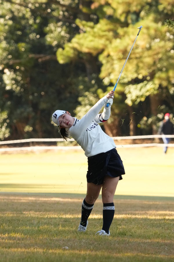 吉田優利のウェッジスイング（ラフ）連続写真【2021年JLPGAツアーチャンピオンシップリコーカップ】