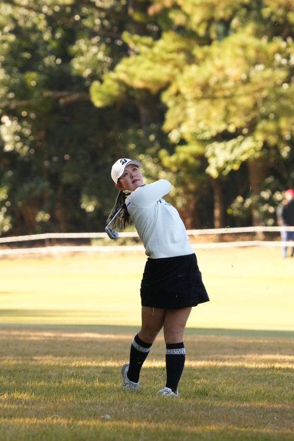 吉田優利のウェッジスイング（ラフ）連続写真【2021年JLPGAツアーチャンピオンシップリコーカップ】