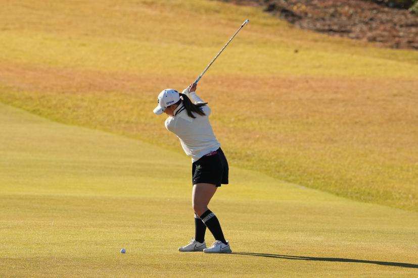 吉田優利のアイアンスイング（斜め前方）連続写真【2021年JLPGAツアーチャンピオンシップリコーカップ】