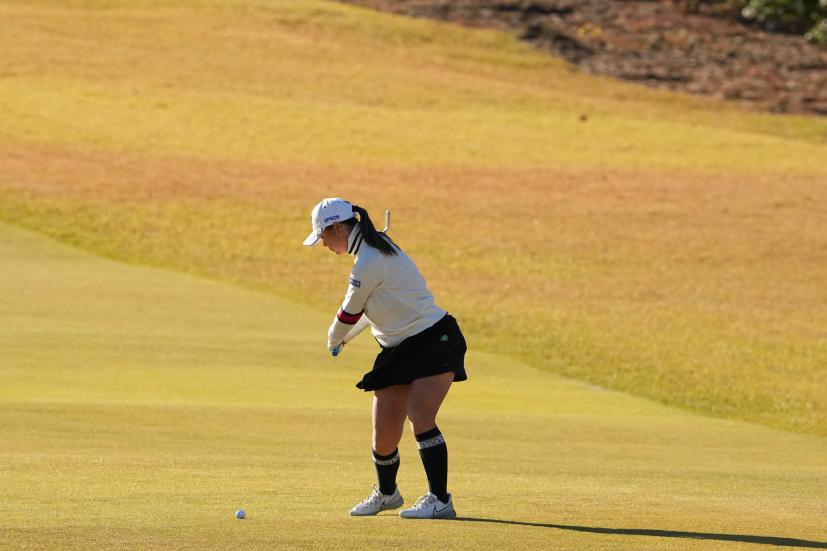 吉田優利のアイアンスイング（斜め前方）連続写真【2021年JLPGAツアーチャンピオンシップリコーカップ】