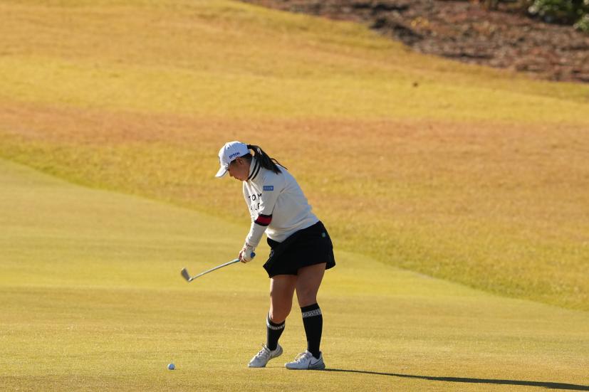 吉田優利のアイアンスイング（斜め前方）連続写真【2021年JLPGAツアーチャンピオンシップリコーカップ】