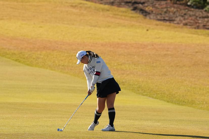 吉田優利のアイアンスイング（斜め前方）連続写真【2021年JLPGAツアーチャンピオンシップリコーカップ】