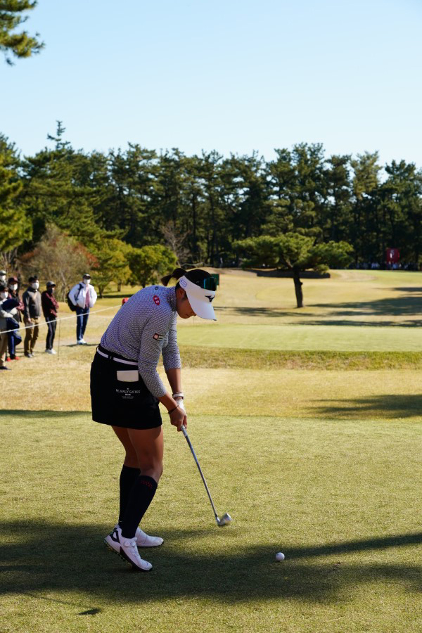 原英莉花のアイアンスイング（ティーショット）連続写真【2021年JLPGAツアーチャンピオンシップリコーカップ】