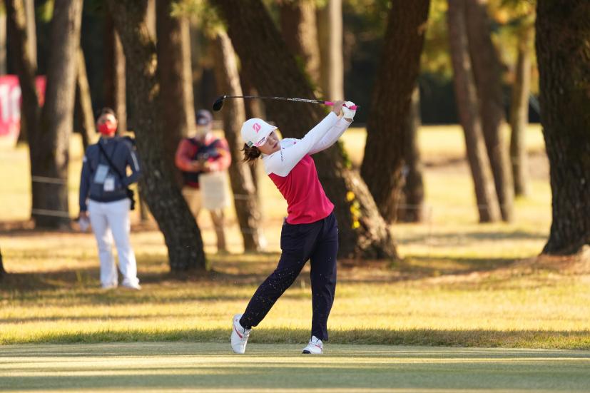 古江彩佳のフェアウェイウッドスイング（斜め前方）連続写真【2021年JLPGAツアーチャンピオンシップリコーカップ】