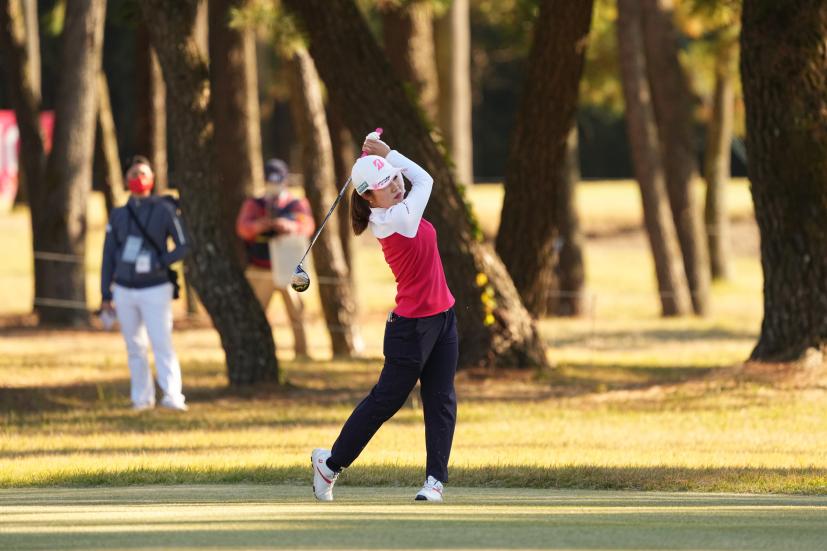 古江彩佳のフェアウェイウッドスイング（斜め前方）連続写真【2021年JLPGAツアーチャンピオンシップリコーカップ】