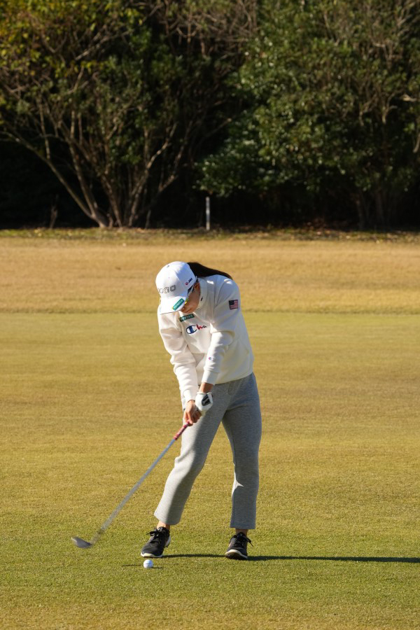 勝みなみのアイアンスイング（前方）連続写真【2021年JLPGAツアーチャンピオンシップリコーカップ】