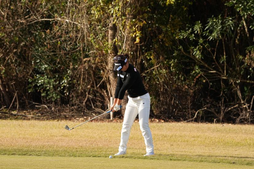 植竹希望のアイアンスイング（前方）連続写真【2021年JLPGAツアーチャンピオンシップリコーカップ】