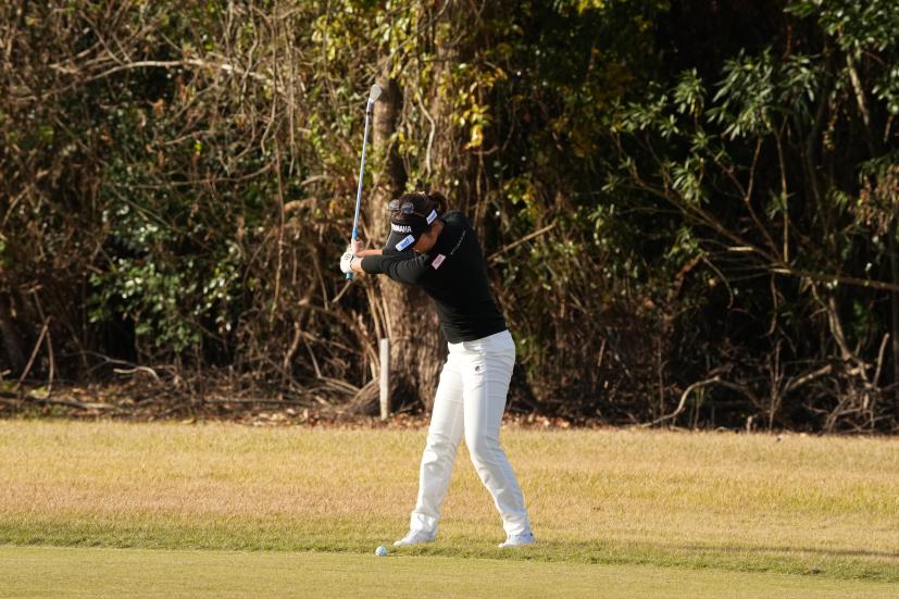 植竹希望のアイアンスイング（前方）連続写真【2021年JLPGAツアーチャンピオンシップリコーカップ】