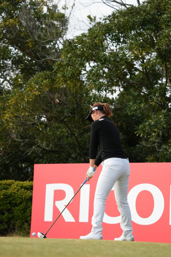 植竹希望のドライバースイング（後方）連続写真【2021年JLPGAツアーチャンピオンシップリコーカップ】