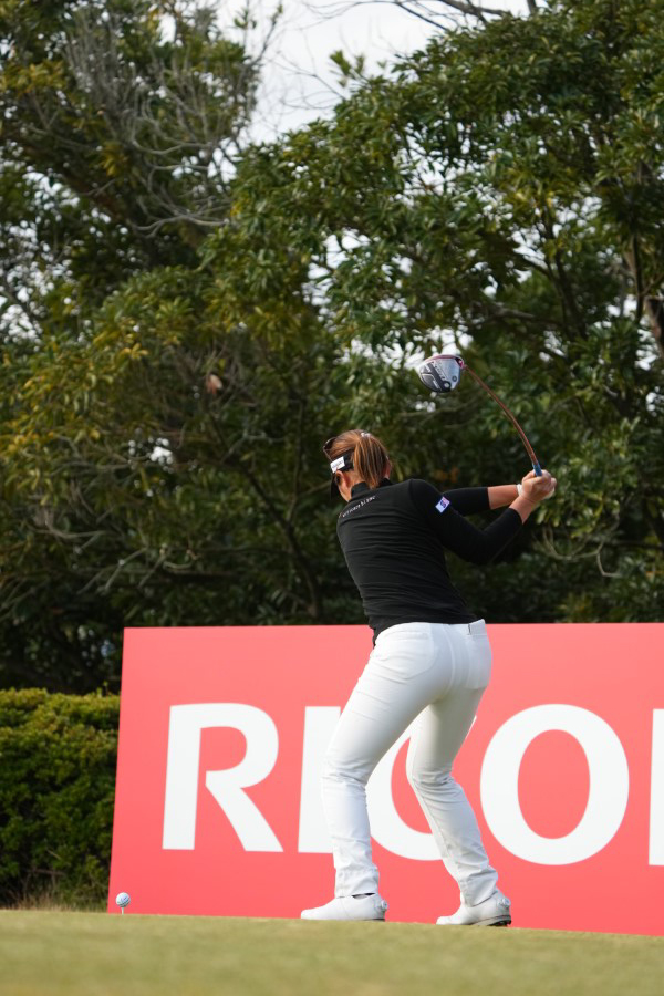 植竹希望のドライバースイング（後方）連続写真【2021年JLPGAツアーチャンピオンシップリコーカップ】