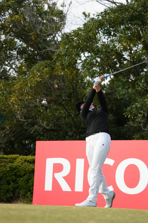 植竹希望のドライバースイング（後方）連続写真【2021年JLPGAツアーチャンピオンシップリコーカップ】