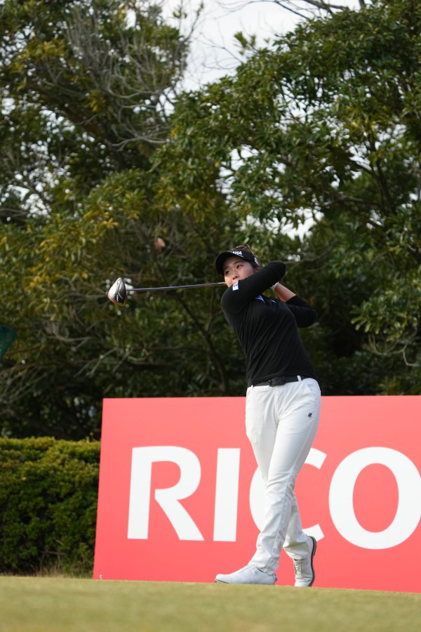 植竹希望のドライバースイング（後方）連続写真【2021年JLPGAツアーチャンピオンシップリコーカップ】