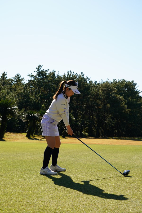 西村優菜のドライバースイング（斜め後方）連続写真【2021年JLPGAツアーチャンピオンシップリコーカップ】