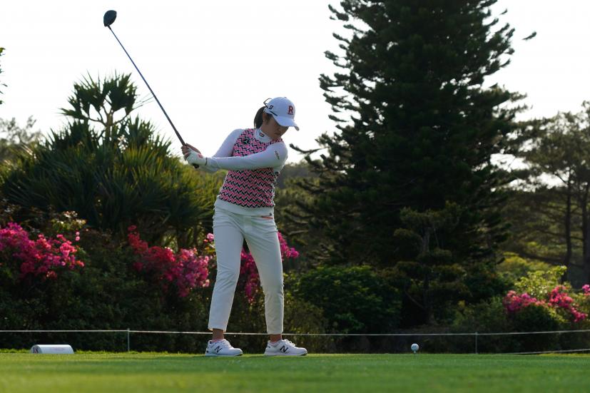 稲見萌寧のドライバースイング（斜め前方）連続写真【2022年ダイキンオーキッドレディスゴルフトーナメント】