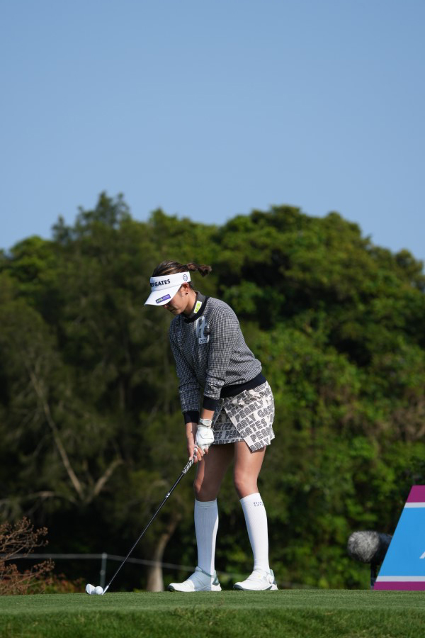 原英莉花のアイアンスイング（ティショット）連続写真【2022年ダイキンオーキッドレディスゴルフトーナメント】