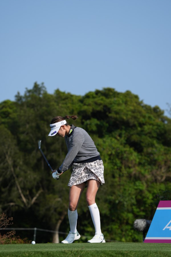 原英莉花のアイアンスイング（ティショット）連続写真【2022年ダイキンオーキッドレディスゴルフトーナメント】
