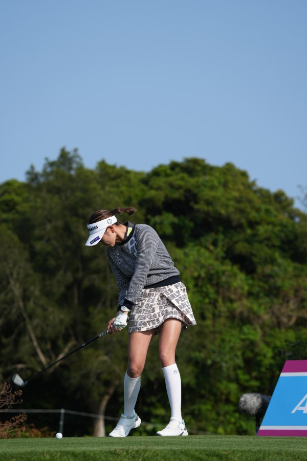 原英莉花のアイアンスイング（ティショット）連続写真【2022年ダイキンオーキッドレディスゴルフトーナメント】