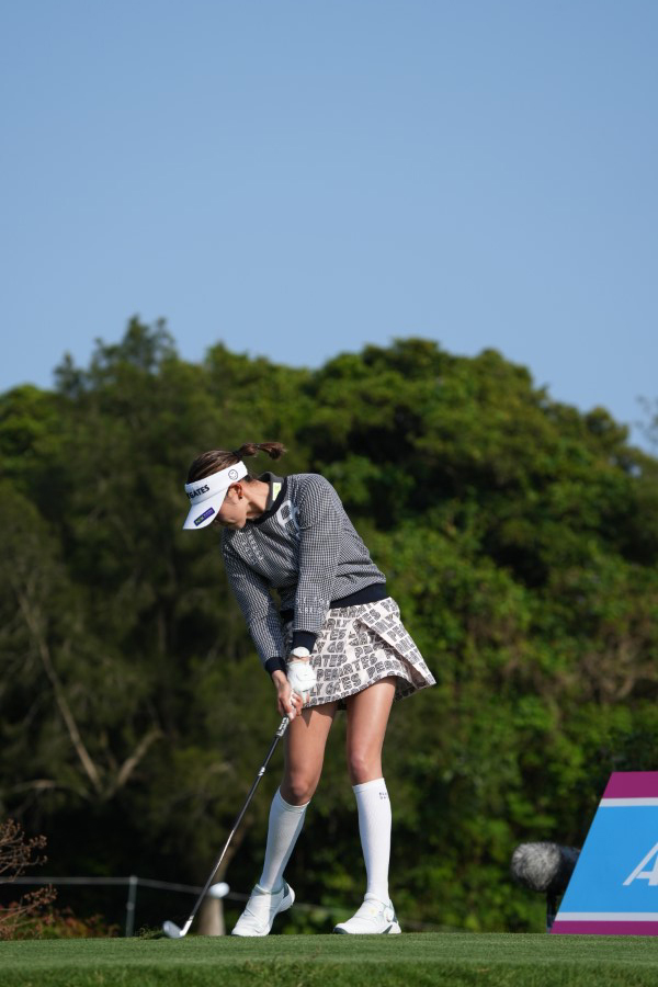 原英莉花のアイアンスイング（ティショット）連続写真【2022年ダイキンオーキッドレディスゴルフトーナメント】