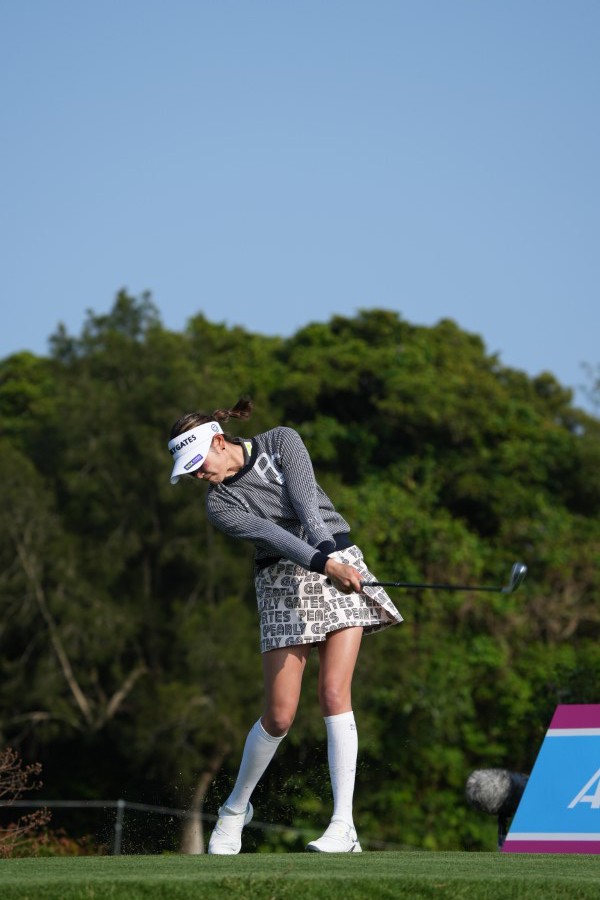 原英莉花のアイアンスイング（ティショット）連続写真【2022年ダイキンオーキッドレディスゴルフトーナメント】