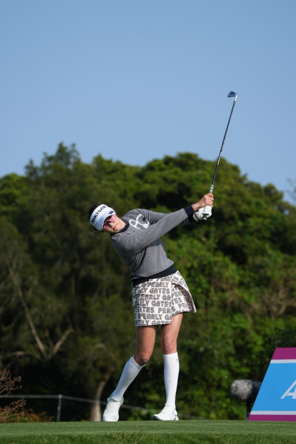 原英莉花のアイアンスイング（ティショット）連続写真【2022年ダイキンオーキッドレディスゴルフトーナメント】