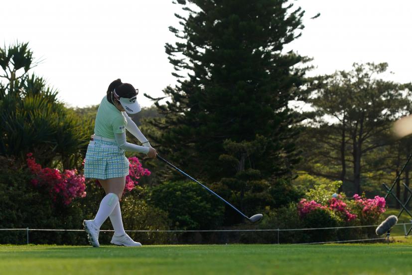 西村優菜のドライバースイング（斜め前方）連続写真【2022年ダイキンオーキッドレディスゴルフトーナメト】