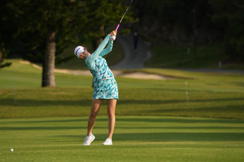 新垣比菜のフェアウェイウッドスイング（斜め前方）連続写真【2022年ダイキンオーキッドレディスゴルフトーナメント】