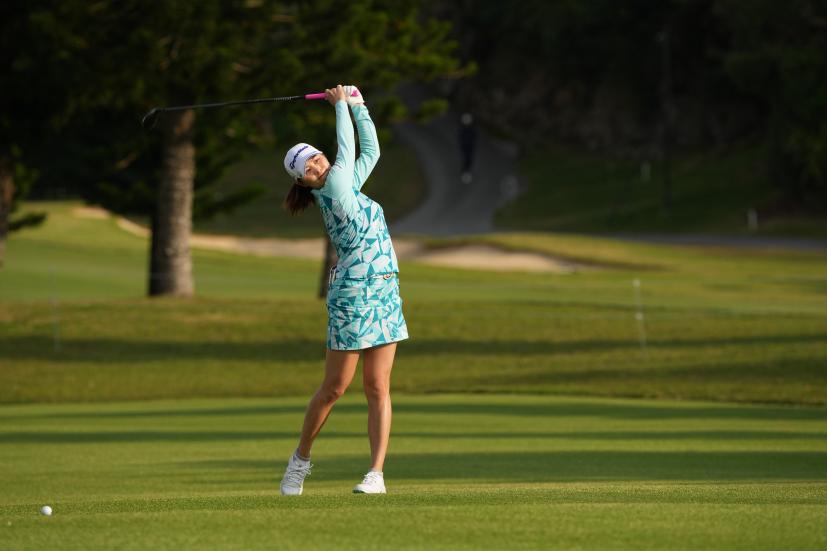 新垣比菜のフェアウェイウッドスイング（斜め前方）連続写真【2022年ダイキンオーキッドレディスゴルフトーナメント】