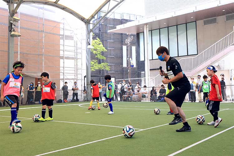 スポーツの楽しさを子供たちへ!!「明治安田生命Presents サッカー教室＆スナッグゴルフ教室」を開催