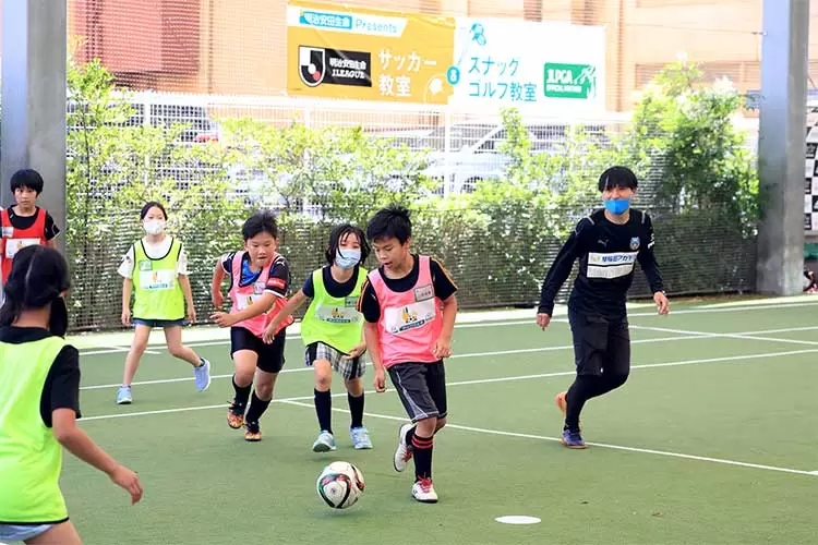 スポーツの楽しさを子供たちへ!!「明治安田生命Presents サッカー教室＆スナッグゴルフ教室」を開催